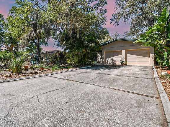 4th image of 1716 Douglas Ave