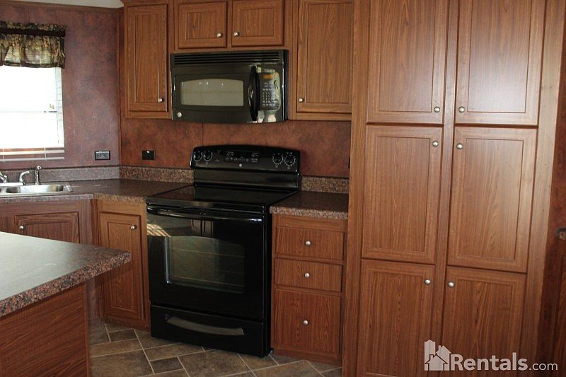 2nd image of 3033 Hyacinth Dr