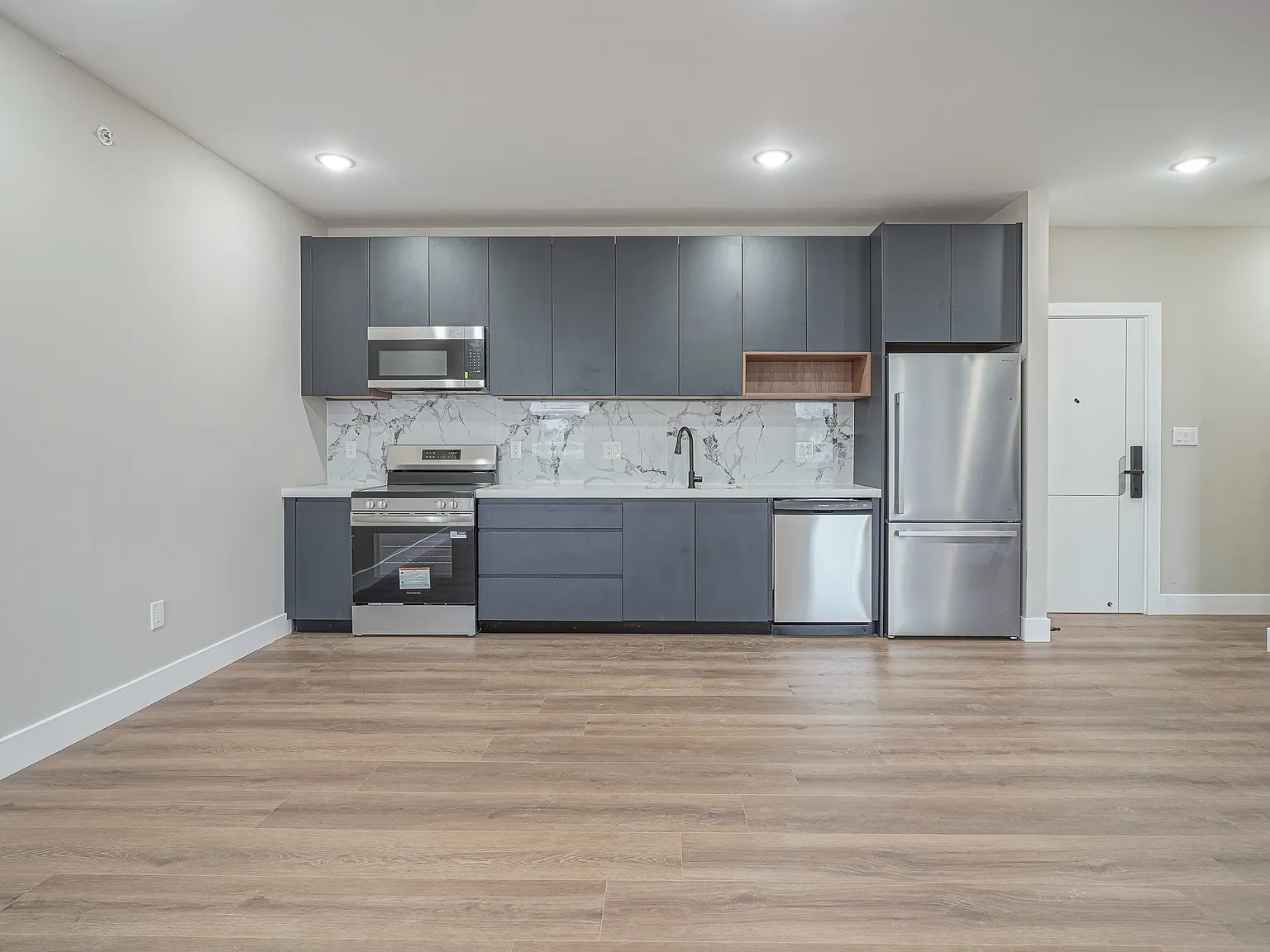 2 bed, 800 sqft, $1,800 — Photo 2
