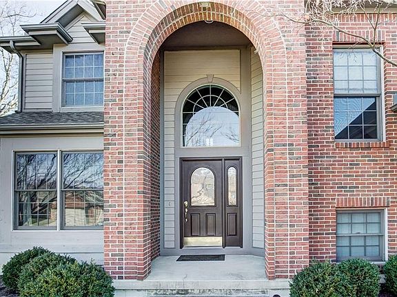 3rd image of 827 Bolton Abbey Ln