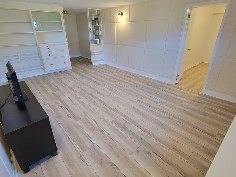 64 Watney Cres #LOWER — Photo 11