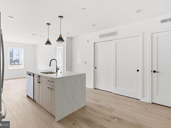 2nd image of 208 Vine St #2A
