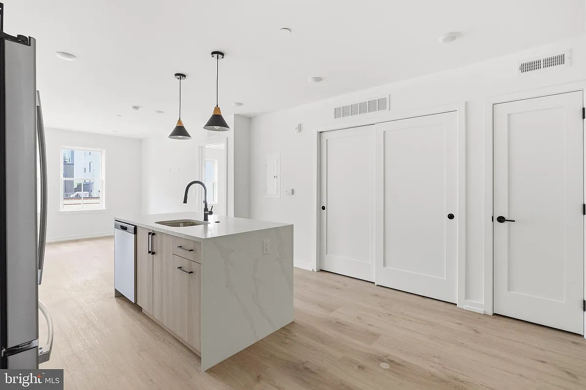 Building Photo - 208 Vine St #2A