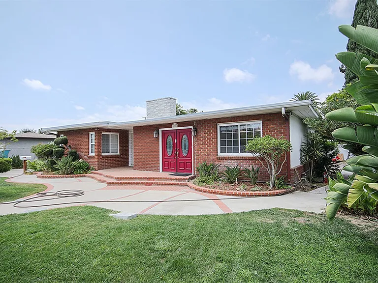 9381 Nichols Dr — Photo 2