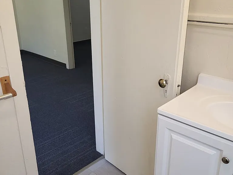 806 Dousman St — Photo 11