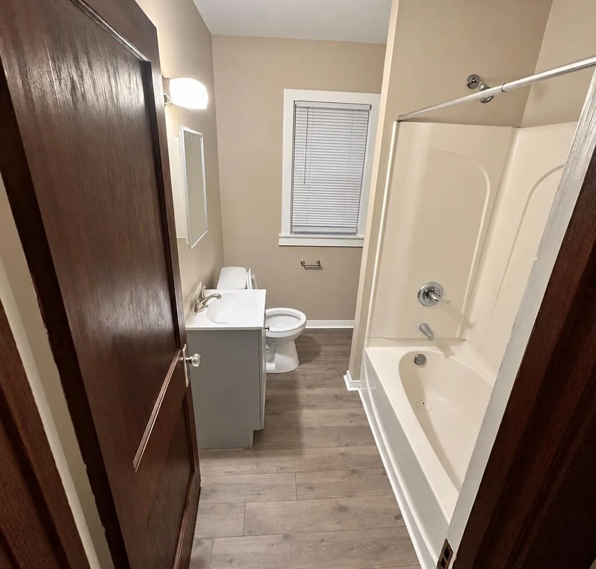 598 Blaine Ave — Photo 3
