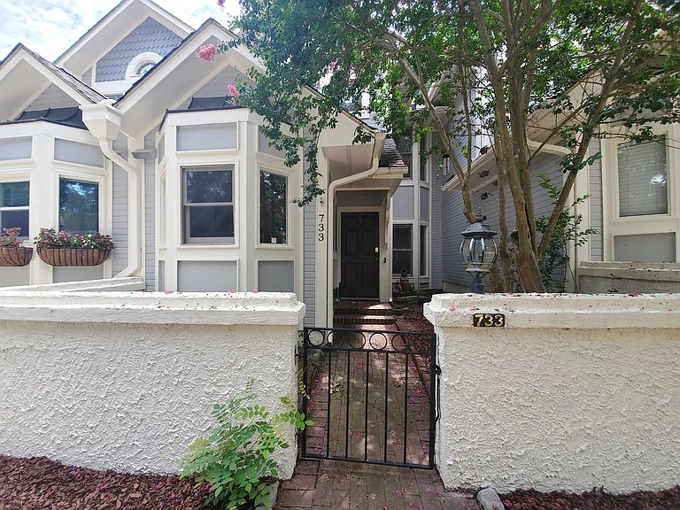 733 Victorian Pl — Photo 1