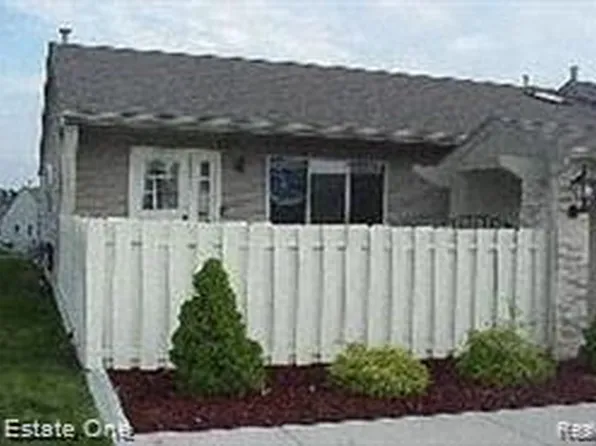 61745 Valley Forge Dr Unit 1, South Lyon, MI 48178