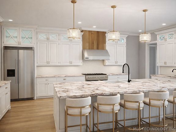 3rd image of 550 W 76th Pl S