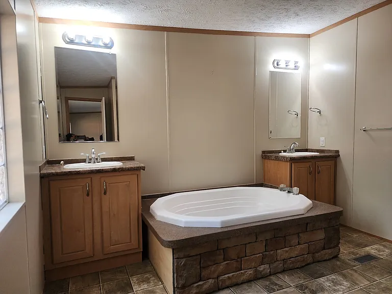 1044 Hamlets Chapel Rd — Photo 17
