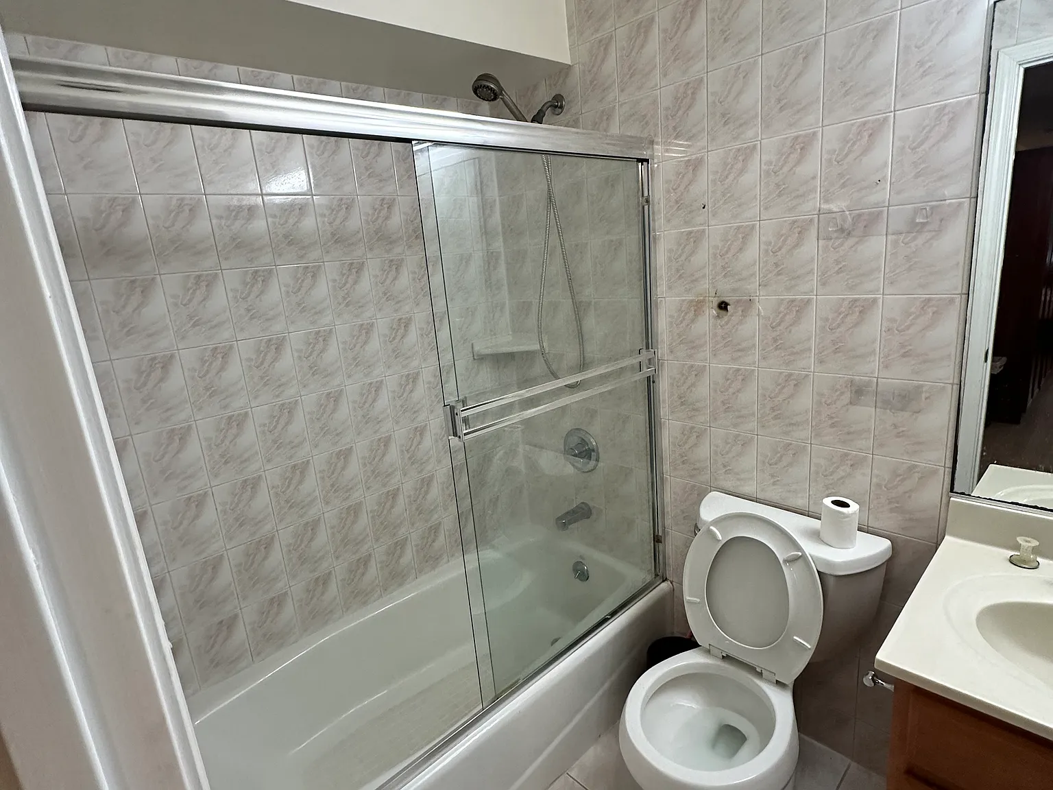 4 bed, $1,650 — Photo 2