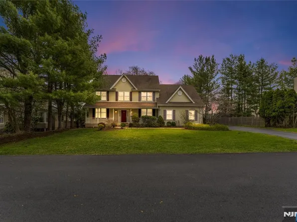 292 High St, Norwood, NJ 07648