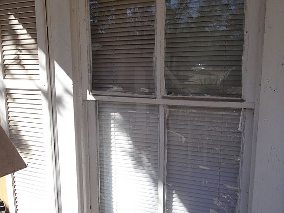 4th image of 229 Reynolds Ave