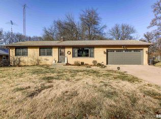 13 Lake Knolls Dr, Chatham, IL 62629