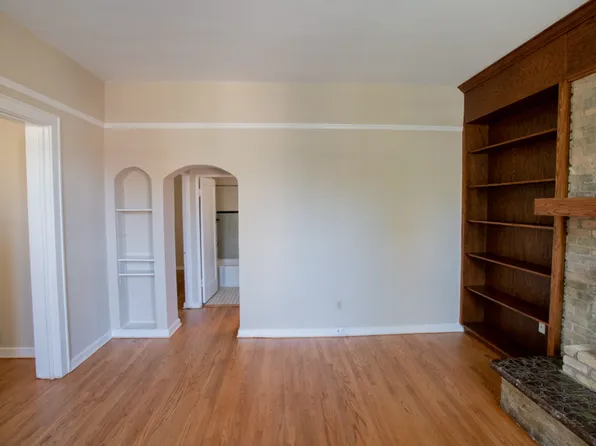 $1495 - 1 BR 1, BA - Brady St - Heat & Electricity Included, Electric Fireplace - 1669 N Humboldt, 1669 N Humboldt Ave #1, Milwaukee, WI 53202