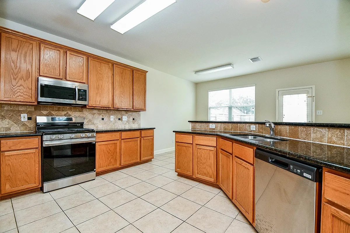 Building Photo - 2707 Silk Tree Ln