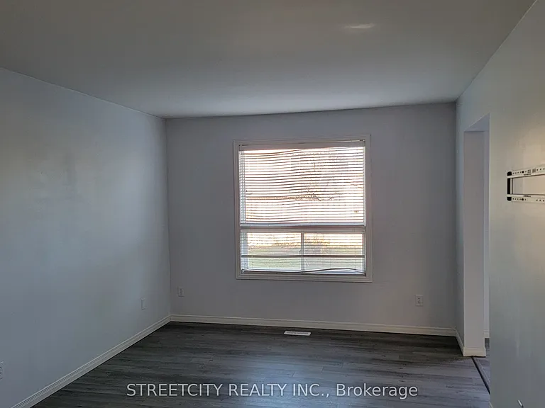 15 Sandra Rd — Photo 3