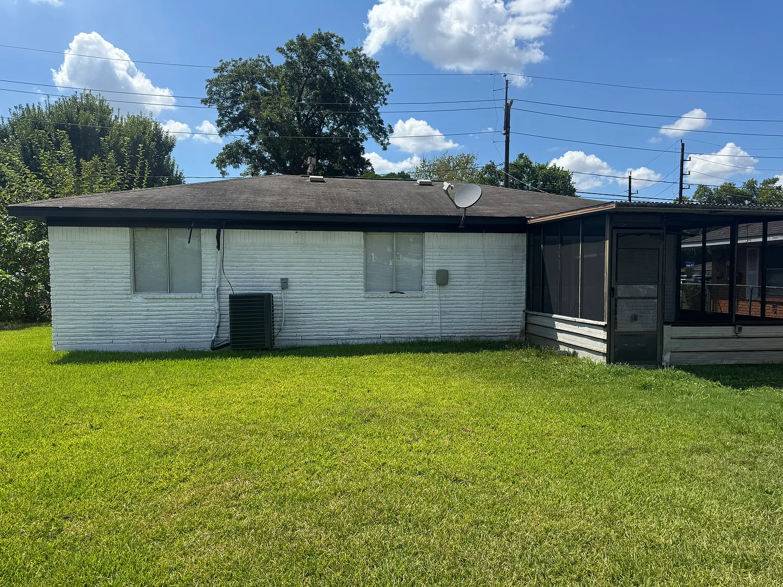 3 bed, 1.5 bath, 1093 sqft, $2,000 — Photo 3