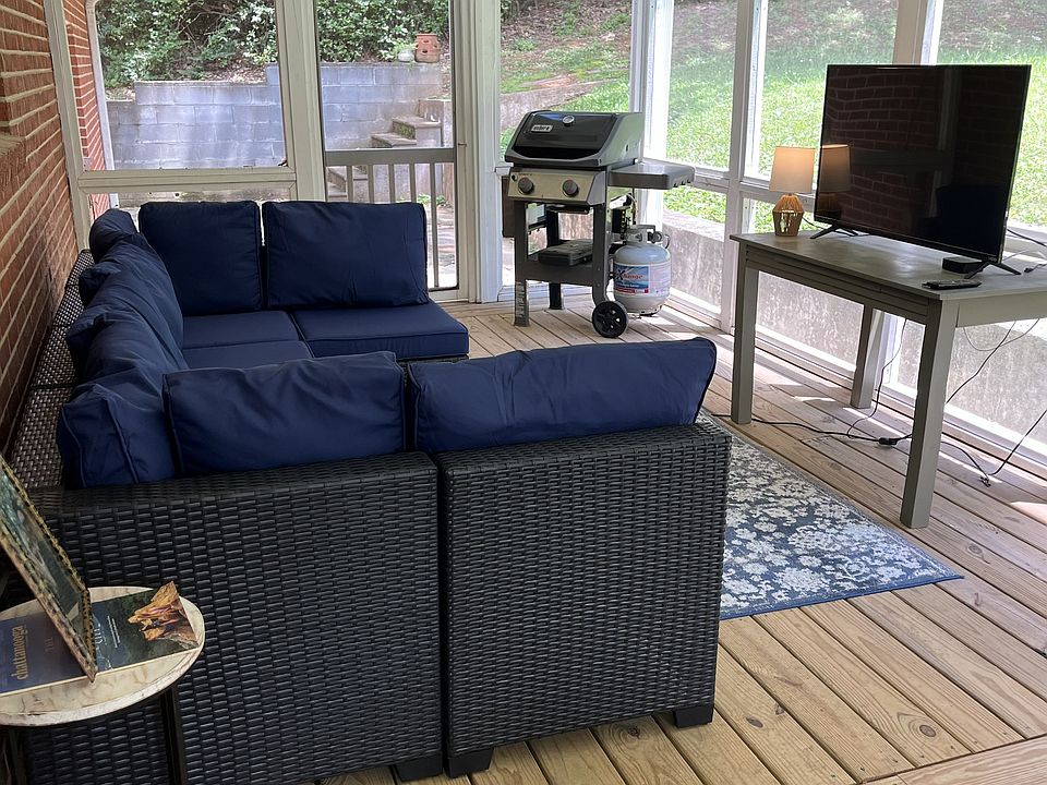 Large screened in outdoor living space for all seasons