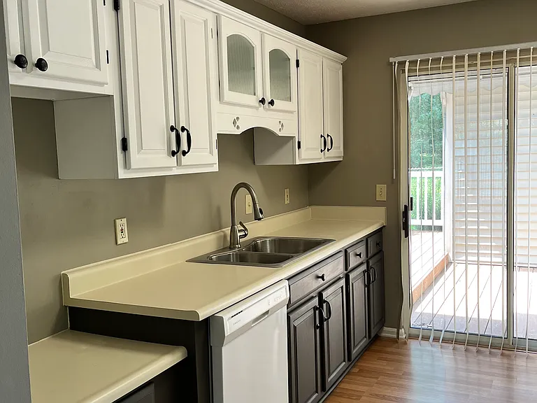 360 Arbor Ct — Photo 11