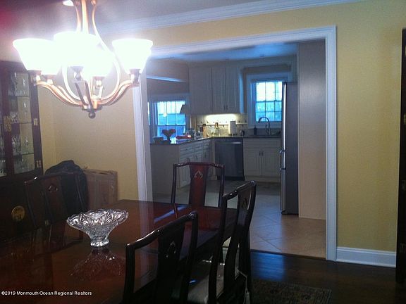 5th image of 2153 Parkwood Dr