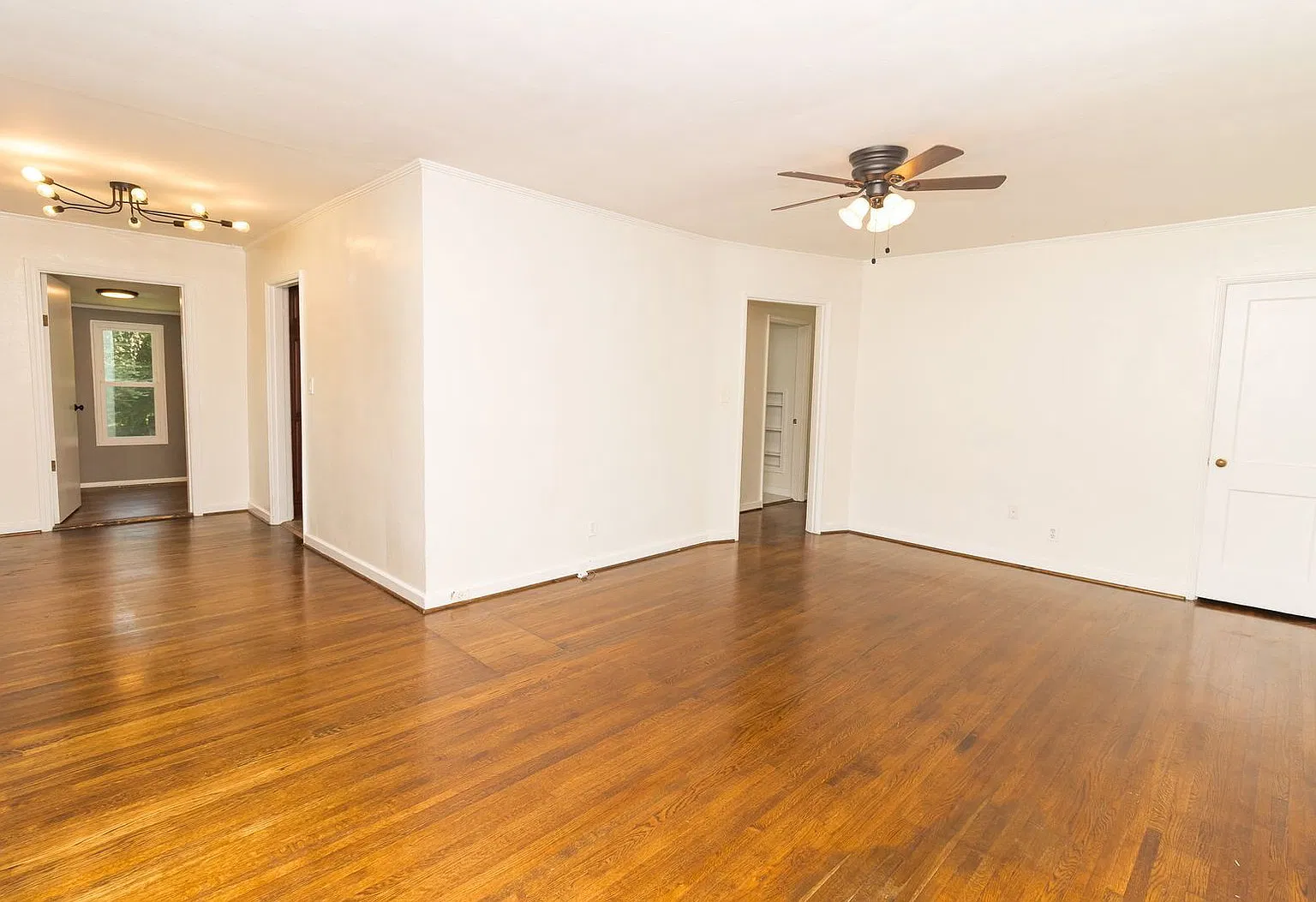 3 bed, 2.0 bath, 1417 sqft, $1,925 — Photo 2