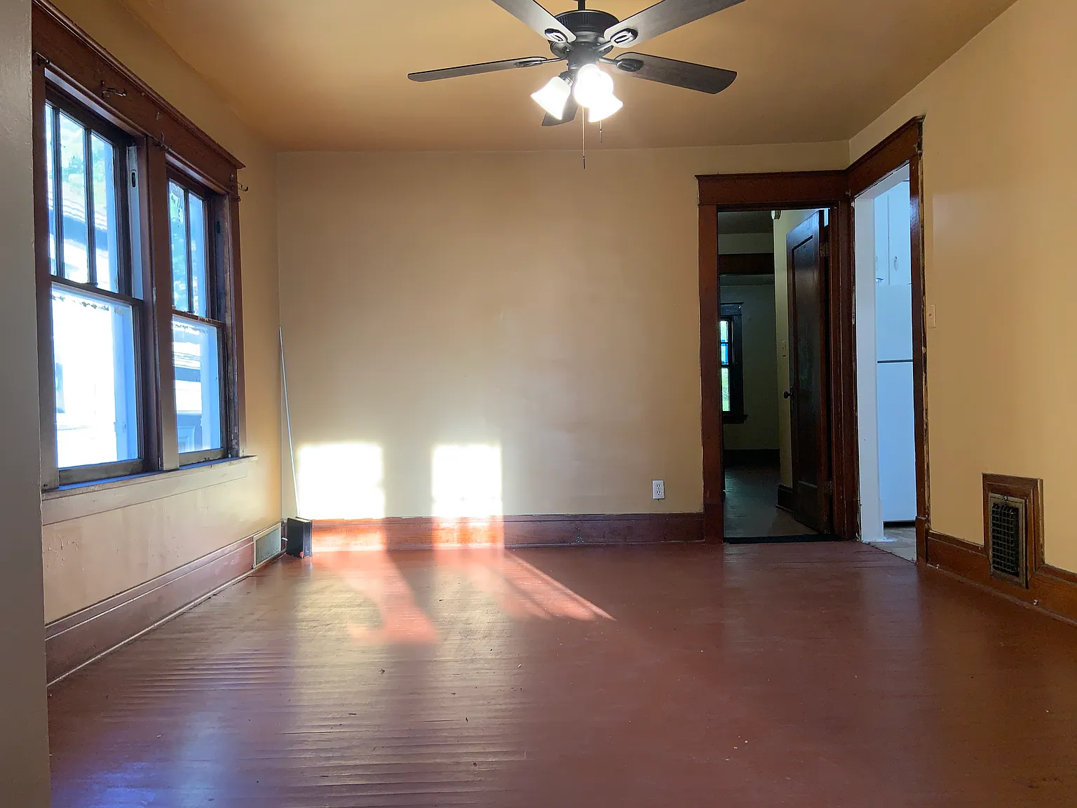 2 bed, $900 — Photo 2