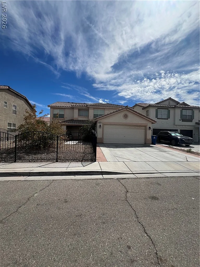 5 bed, 2.5 bath, 2886 sqft, $3,000 — Photo 1