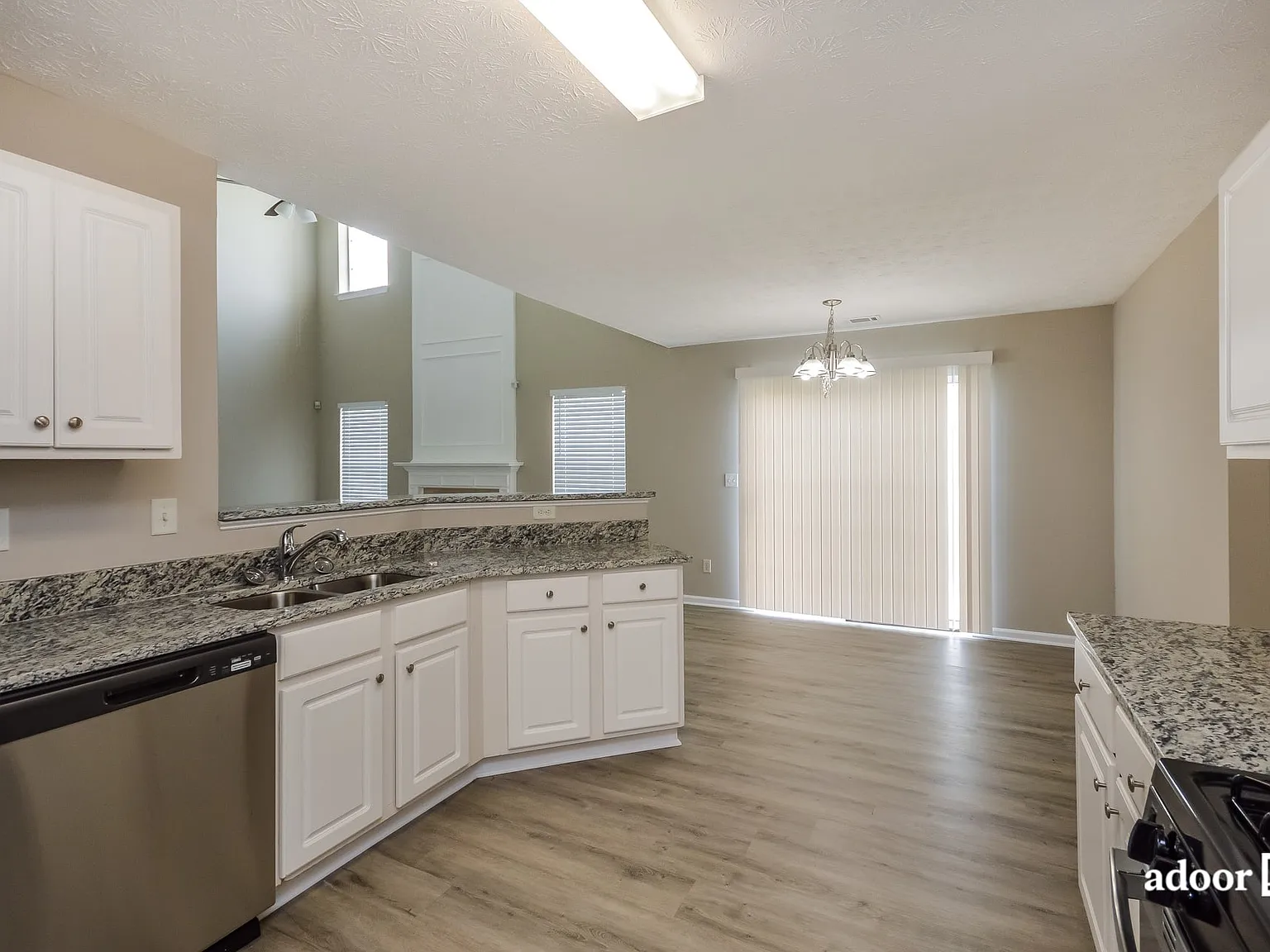 3 bed, 2.5 bath, 2182 sqft, $2,095 — Photo 3