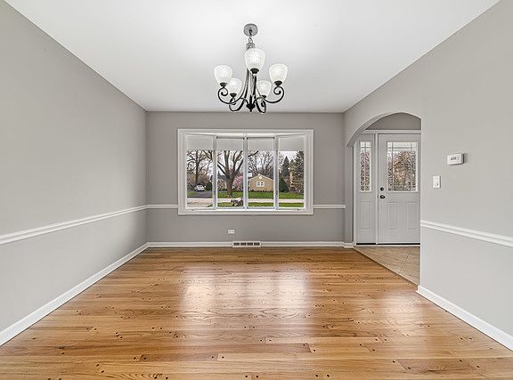 5th image of 2781 Canterbury Dr