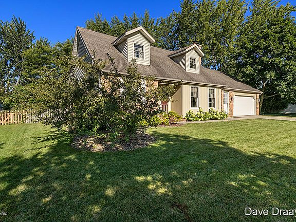 2nd image of 4135 Weymouth Dr SE