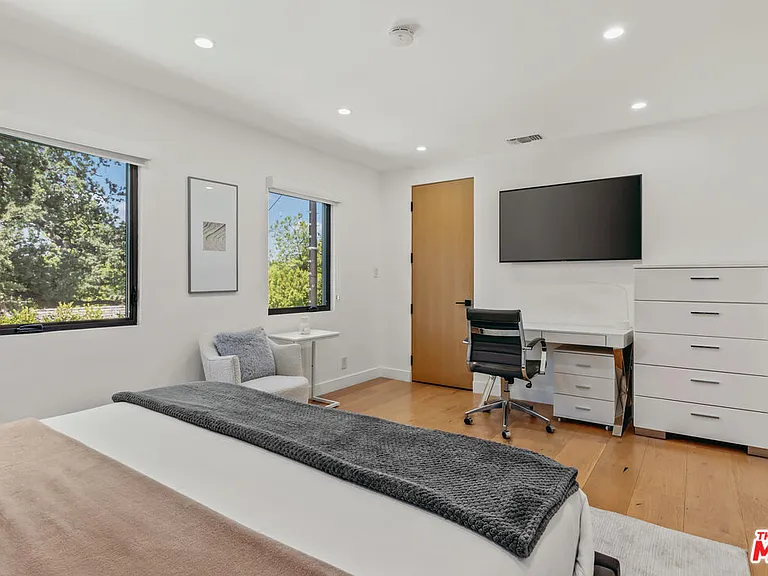 17045 Otsego St — Photo 30