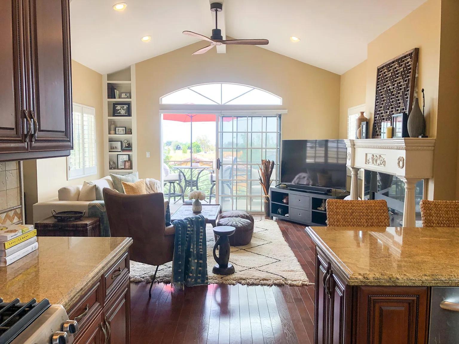 3 bed, 2.5 bath, 2200 sqft, $7,000 — Photo 4
