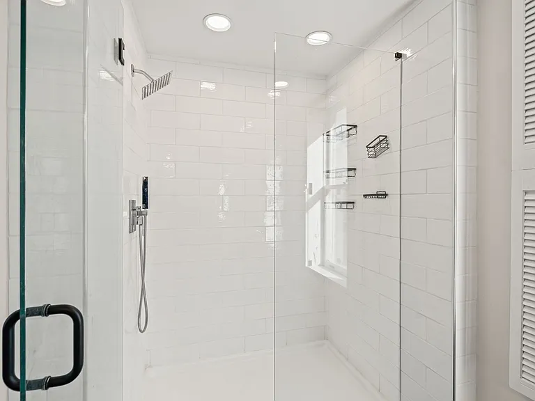80 Green St — Photo 8