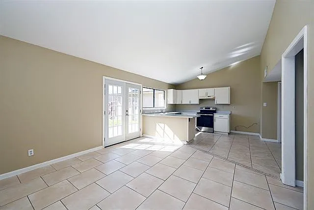 4325 Ireland Dr — Photo 8
