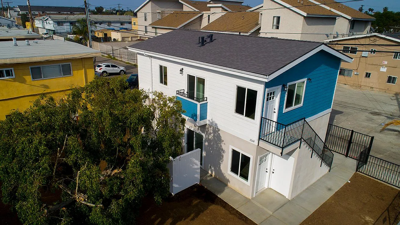 2 bed, 746 sqft, $2,595 — Photo 2
