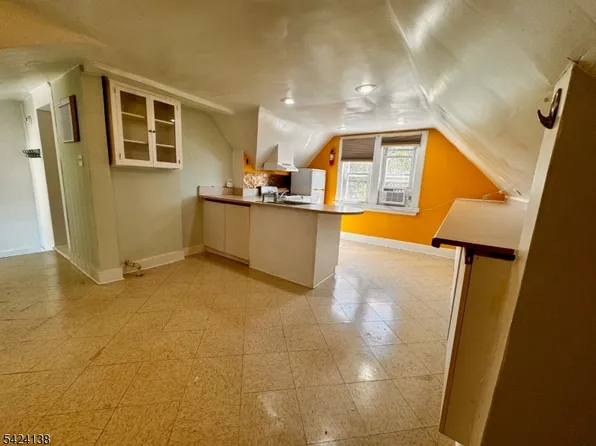 160 Chestnut St Floor 2, Montclair, NJ 07042