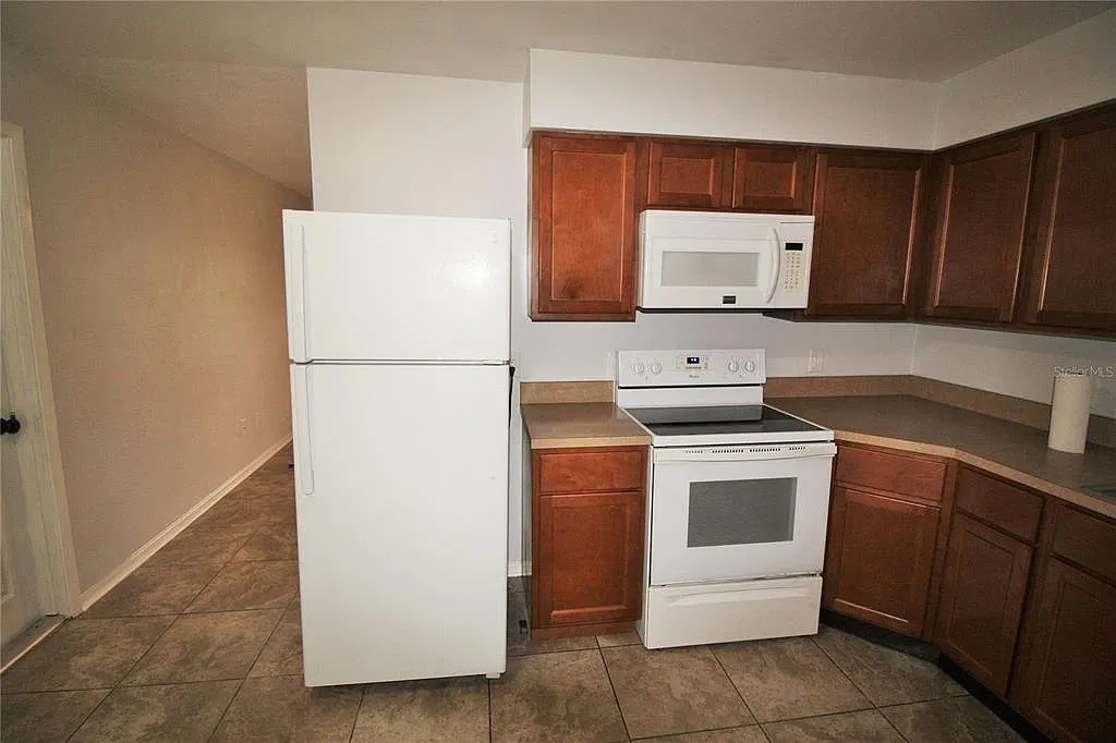 2 bed, 1.0 bath, 810 sqft, $1,350 — Photo 3
