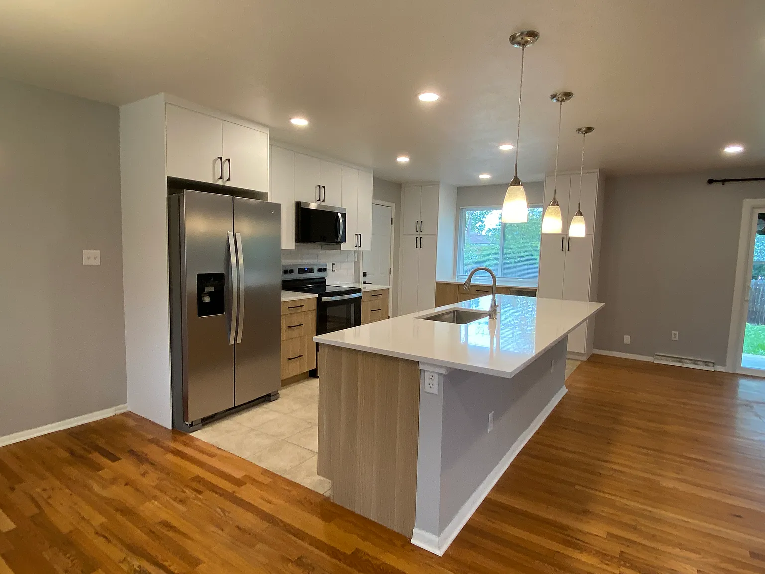 3 bed, 1.5 bath, 1323 sqft, $2,750 — Photo 4