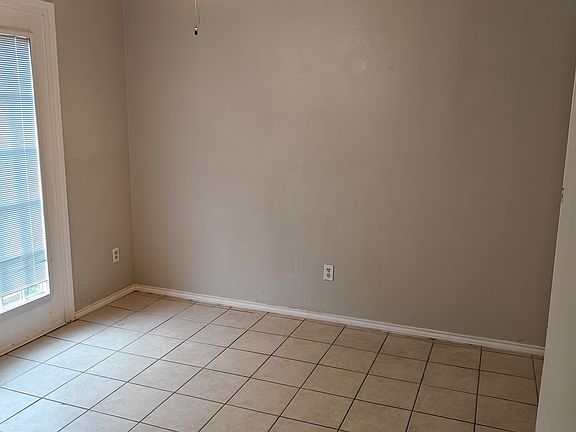 2nd image of 510 St Charles Dr