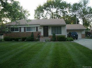4054 Silver Birch Dr, Waterford, MI 48329