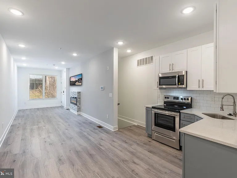 1423 N 8th St #3 — Photo 8