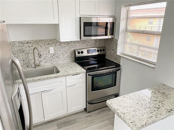 4th image of 365 NE 125th St APT 406