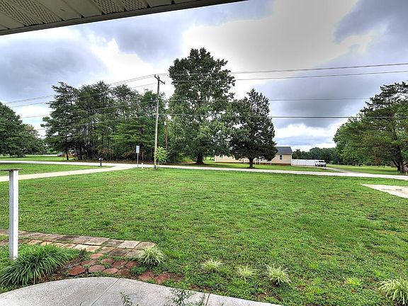 3rd image of 1195 Holly Springs Rd