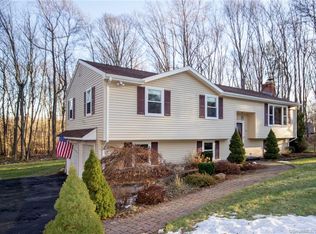 22 Berkshire Dr, East Hampton, CT 06424