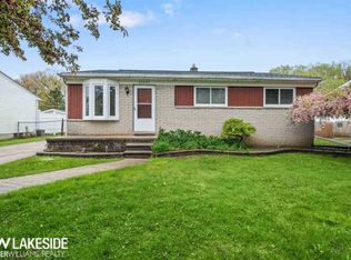 20037 Wallace St, Roseville, MI 48066