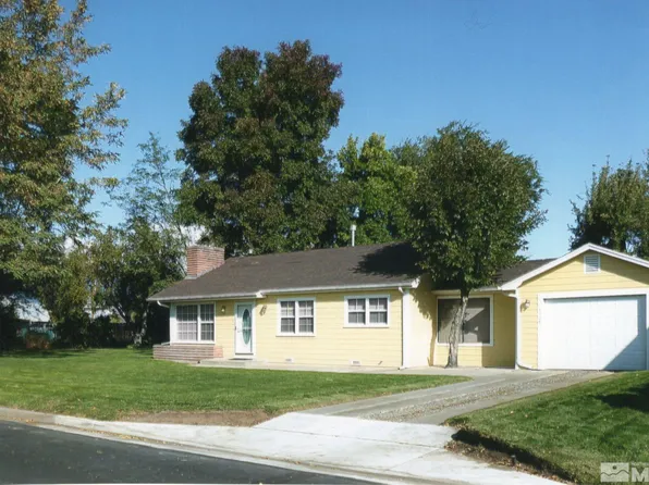 1529 Circle Dr, Gardnerville, NV 89410