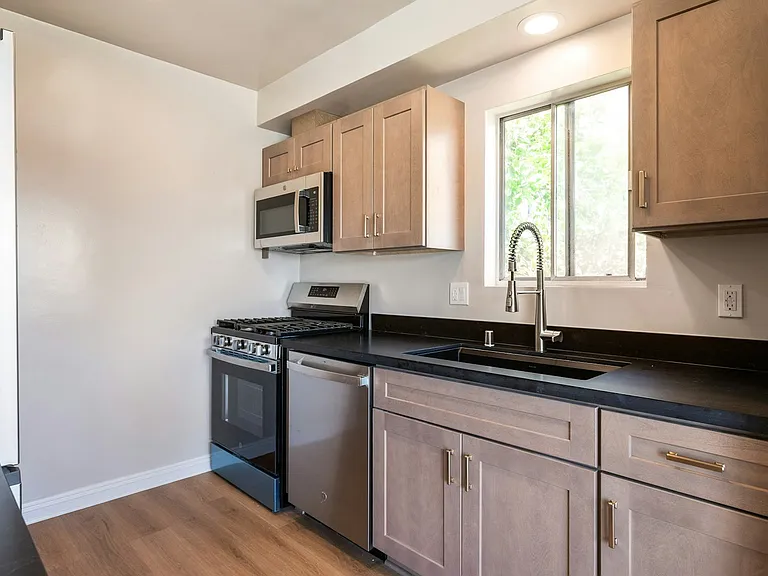 2508 Aviation Blvd #B — Photo 3