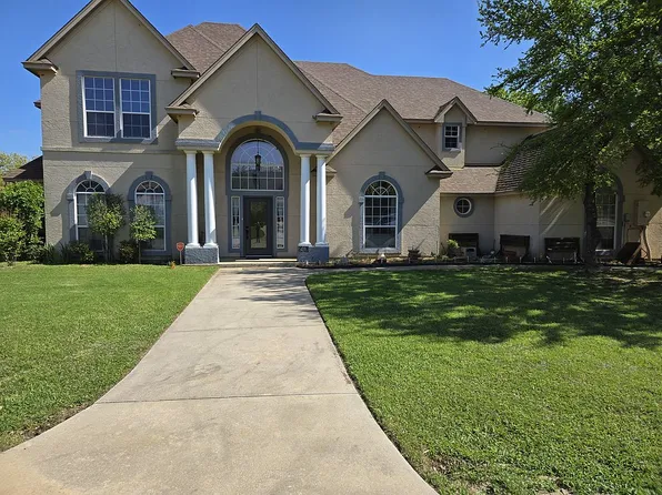 100 Manders Ct, Runaway Bay, TX 76426