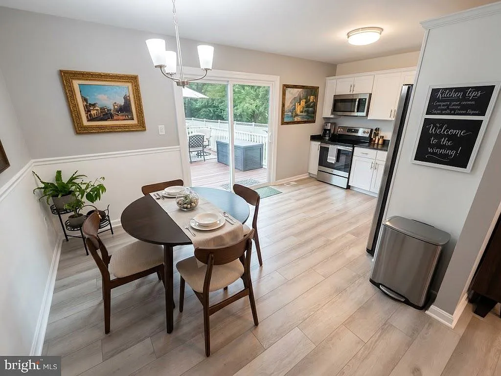 3 bed, 2.0 bath, 1304 sqft, $3,400 — Photo 4